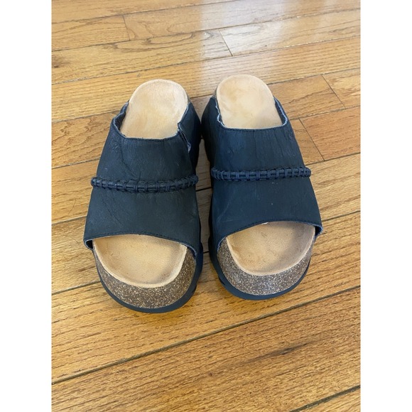 UGG Shoes - UGG Sunskip‎ Slide  Black Slip On Clog Sandal Size 9
